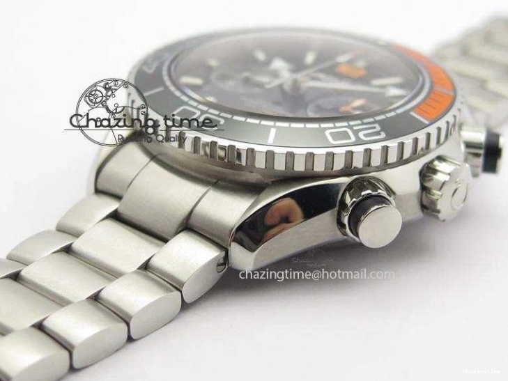 0715 UrbanChic Master Chronometer 45mm SS JHF Black Dial On SS Bracelet A 8248